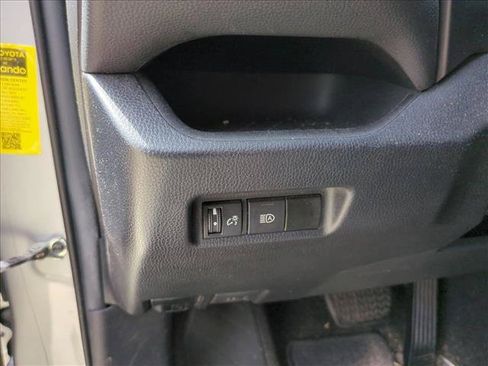 Used 2021 Toyota RAV4 LE FWD image 11