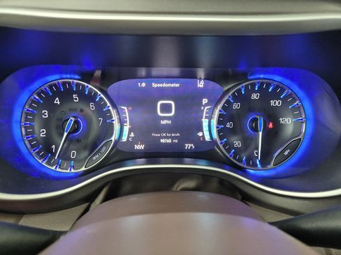 Used 2019 Chrysler Pacifica Touring-L w/ Advanced Safetytec Group FWD image 23