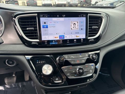 New 2026 Chrysler Pacifica Select FWD image 12