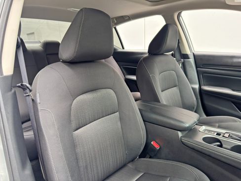 Used 2025 Nissan Altima 2.5 SV w/ SV Premium Package FWD image 32