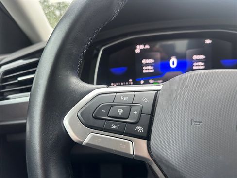 Used 2023 Volkswagen Jetta SE image 29