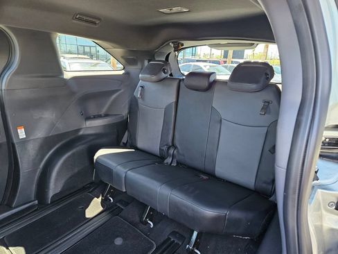 Used 2021 Toyota Sienna XSE w/ XSE Plus Package FWD image 11