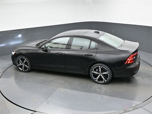 Used 2024 Volvo S60 B5 Plus image 44