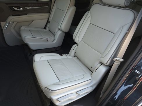 Used 2022 GMC Yukon Denali w/ Denali Ultimate Package image 34