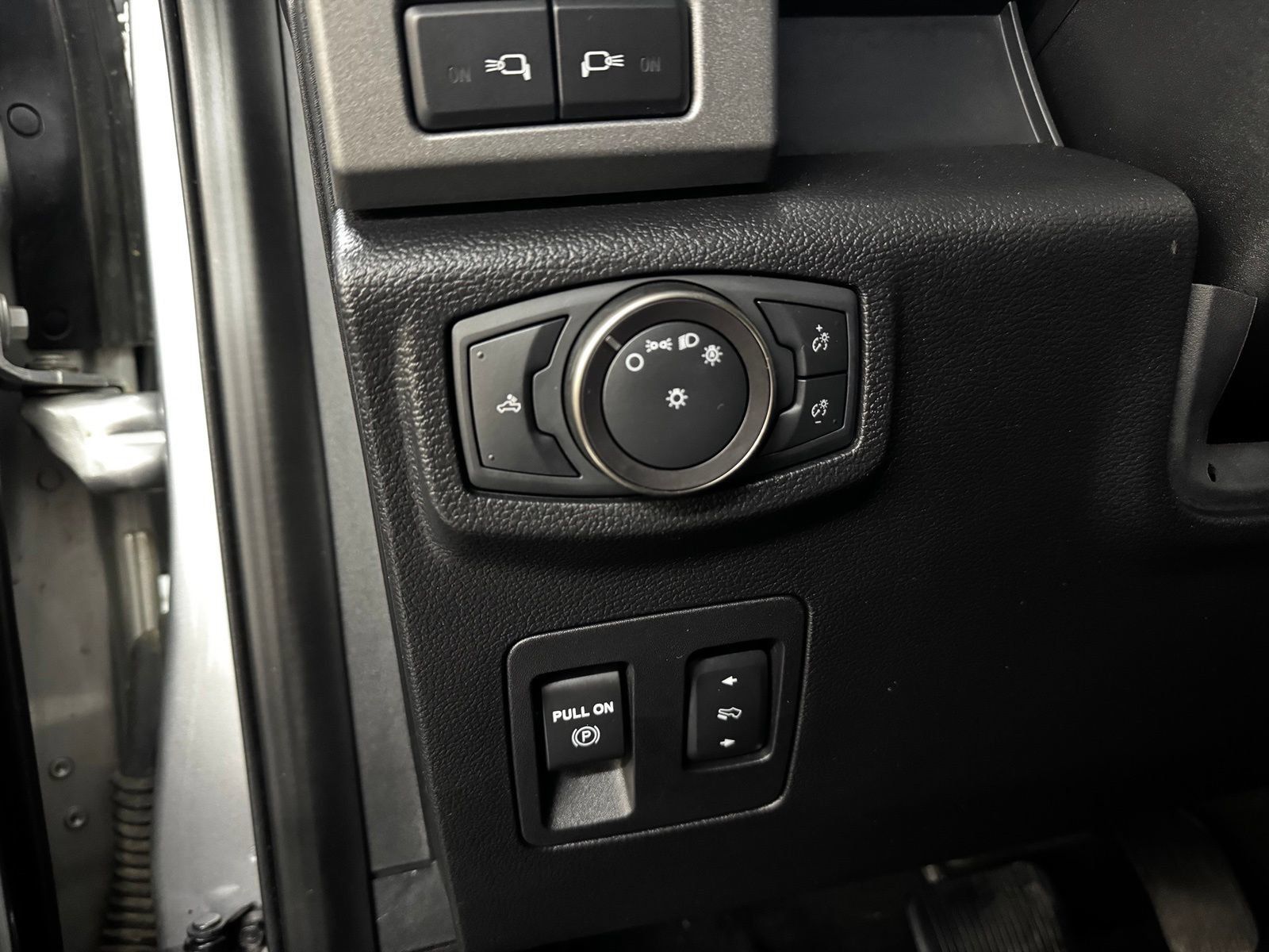 Used 2019 Ford F150 Raptor w/ Equipment Group 802A Luxury AWD/4WD image 26