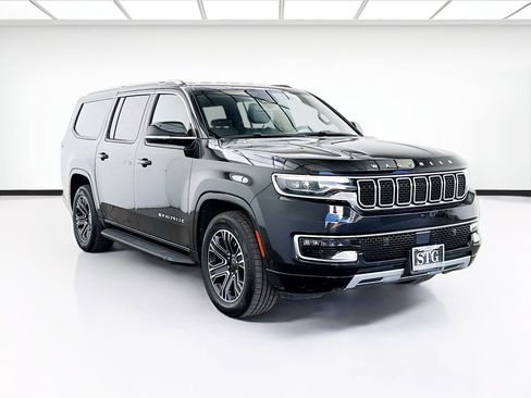 Used 2023 Jeep Wagoneer L Series II image 3