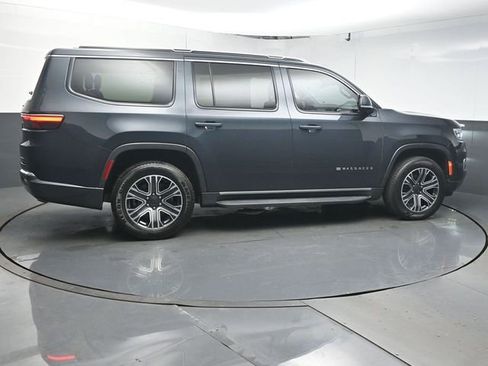 Used 2022 Jeep Wagoneer Series III w/ Flexible Seating Group image 8