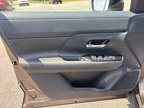 Used 2026 Nissan Kicks SV w/ Charging Package FWD image 8