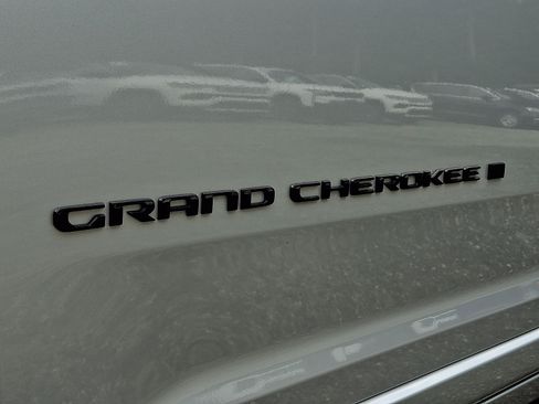 Used 2025 Jeep Grand Cherokee L Summit AWD/4WD image 31