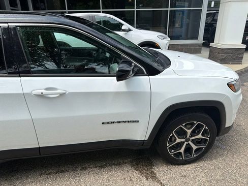 Used 2025 Jeep Compass Limited AWD/4WD image 8