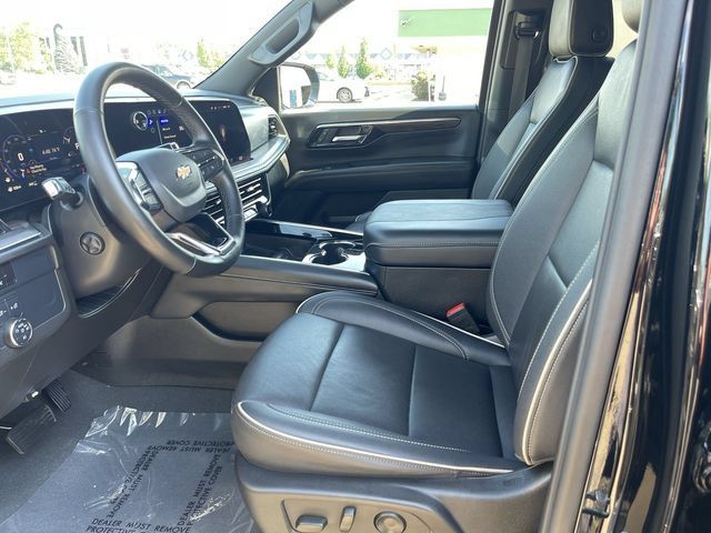 Used 2025 Chevrolet Tahoe Premier AWD/4WD image 11