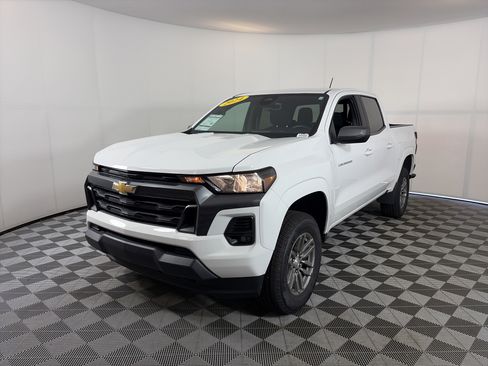 Certified 2024 Chevrolet Colorado LT w/ LT Convenience Package AWD/4WD image 2