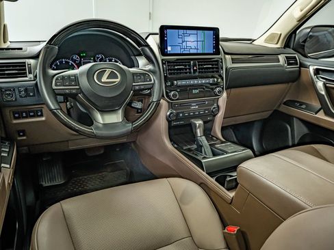 Used 2023 Lexus GX 460 Premium w/ Accessory Package AWD/4WD image 33