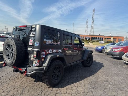 Used 2016 Jeep Wrangler Unlimited Sahara image 6