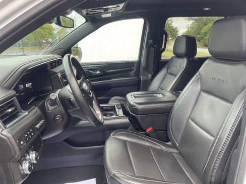 Used 2024 GMC Yukon XL Denali image 24