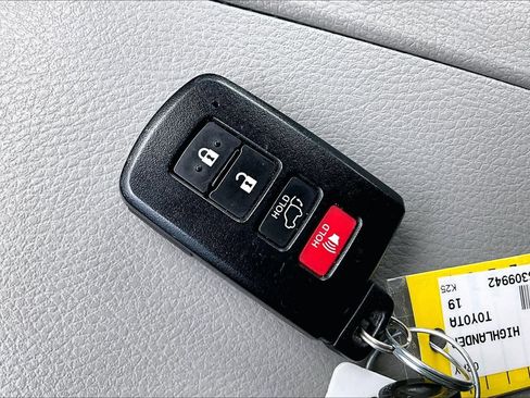 Used 2019 Toyota Highlander Limited Platinum image 14