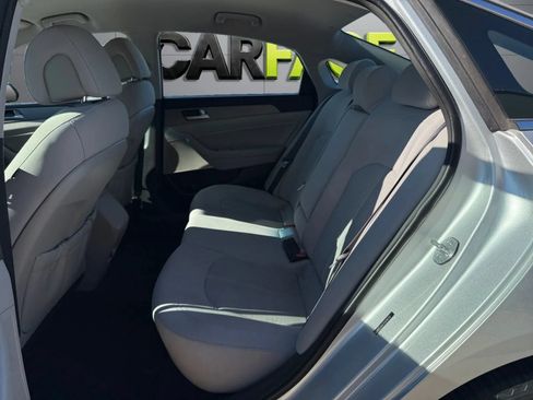 Used 2015 Hyundai Sonata SE w/ Option Group 09 FWD image 19