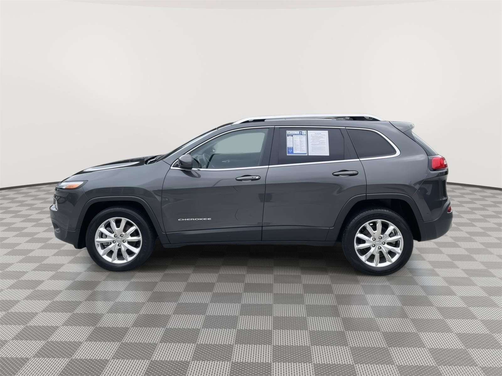 Used 2015 Jeep Cherokee Limited w/ Luxury Group AWD/4WD image 11