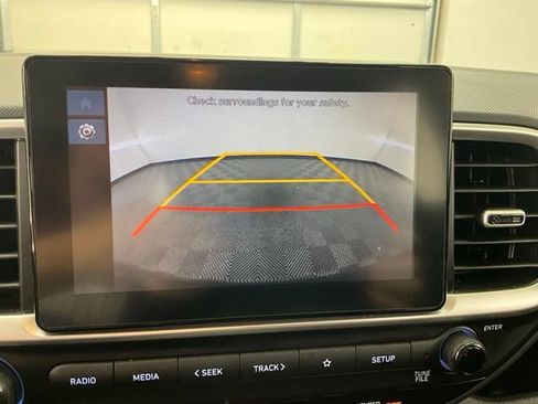Used 2024 Hyundai Venue SE FWD image 5