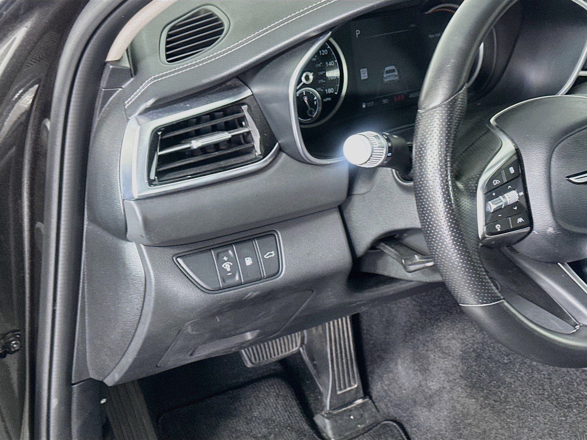 Used 2025 Genesis G70 2.5T RWD image 17