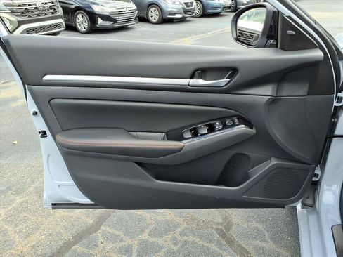 New 2025 Nissan Altima 2.5 SR image 8