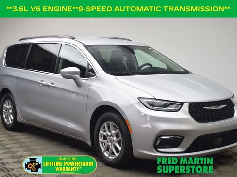 Used 2022 Chrysler Pacifica Touring-L image 1