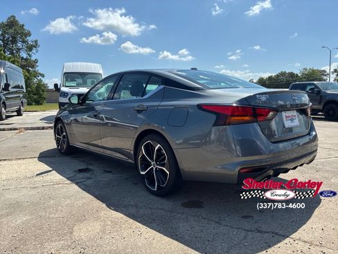 Used 2024 Nissan Altima 2.5 SR FWD image 11