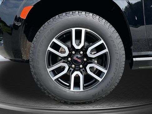 Used 2023 GMC Yukon AT4 w/ AT4 Premium Plus Package AWD/4WD image 33