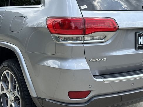 Used 2018 Jeep Grand Cherokee Limited AWD/4WD image 14