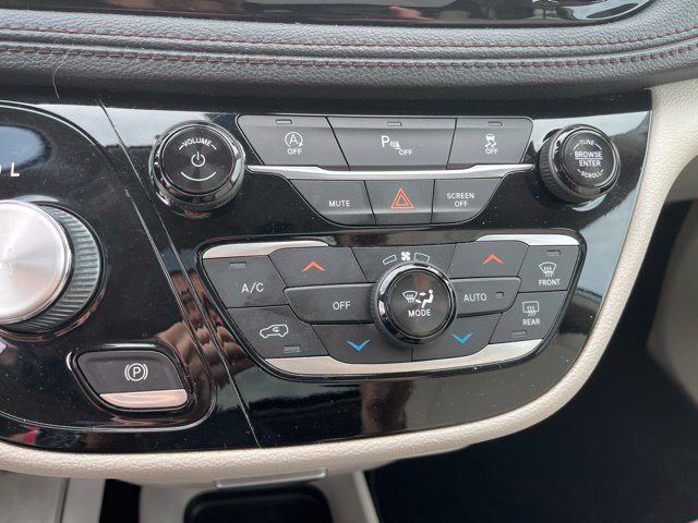 Used 2019 Chrysler Pacifica Limited FWD image 14