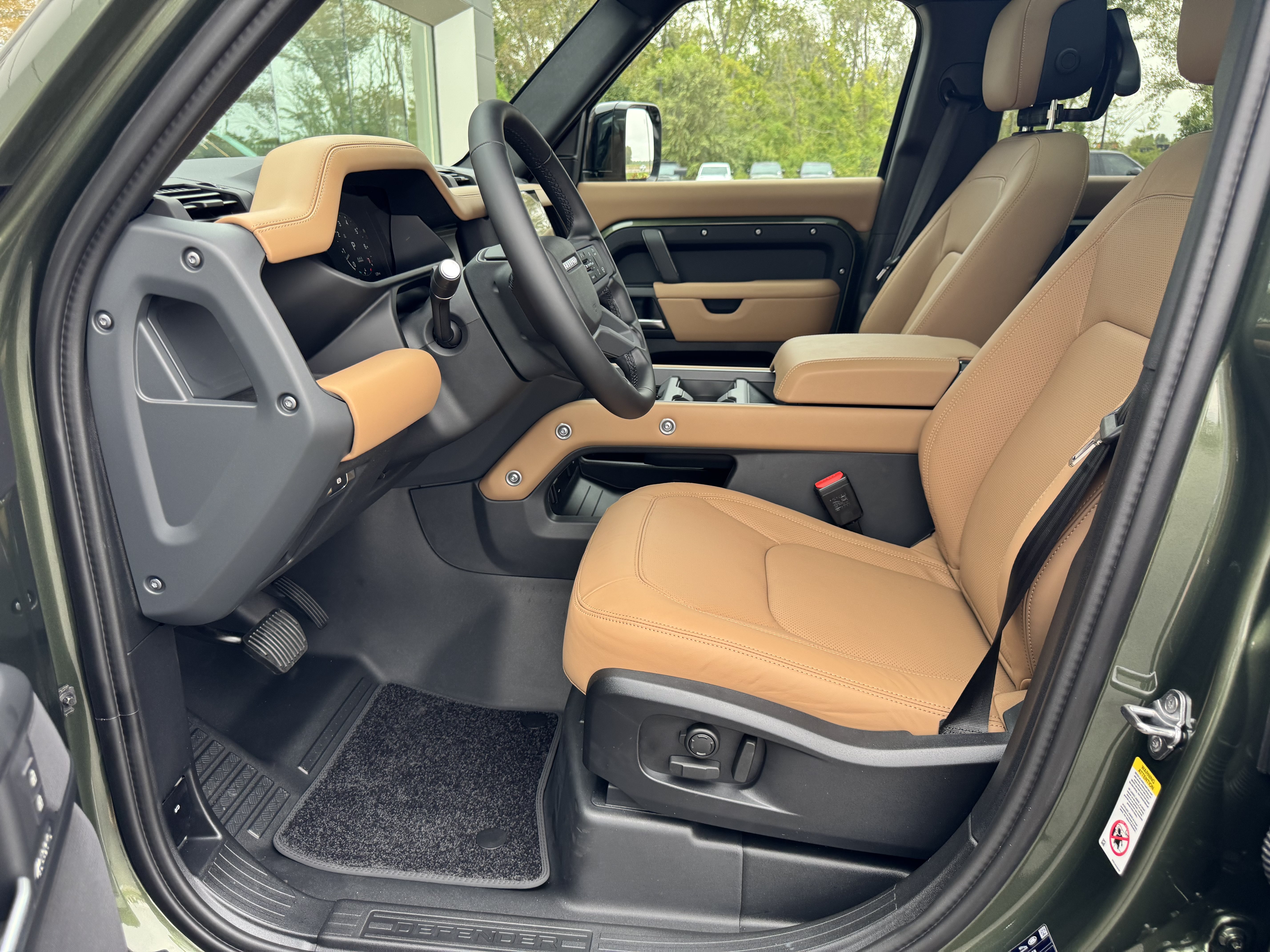 New 2026 Land Rover Defender 110 X-Dynamic SE AWD/4WD image 14