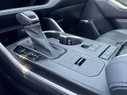 Certified 2021 Toyota Highlander XLE FWD image 21