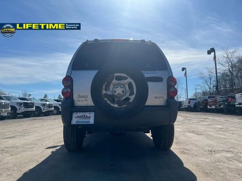Used 2006 Jeep Liberty Sport image 11