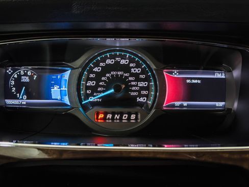 Used 2016 Ford Taurus Limited image 29