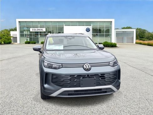 New 2026 Volkswagen Tiguan SE AWD/4WD image 3