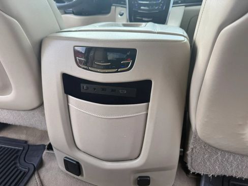 Used 2020 Cadillac Escalade Premium Luxury AWD/4WD image 20