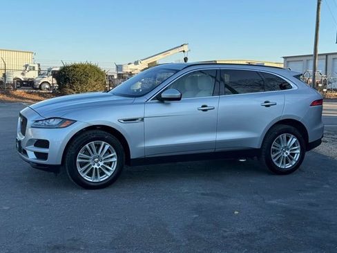 Used 2017 Jaguar F-PACE Prestige image 4