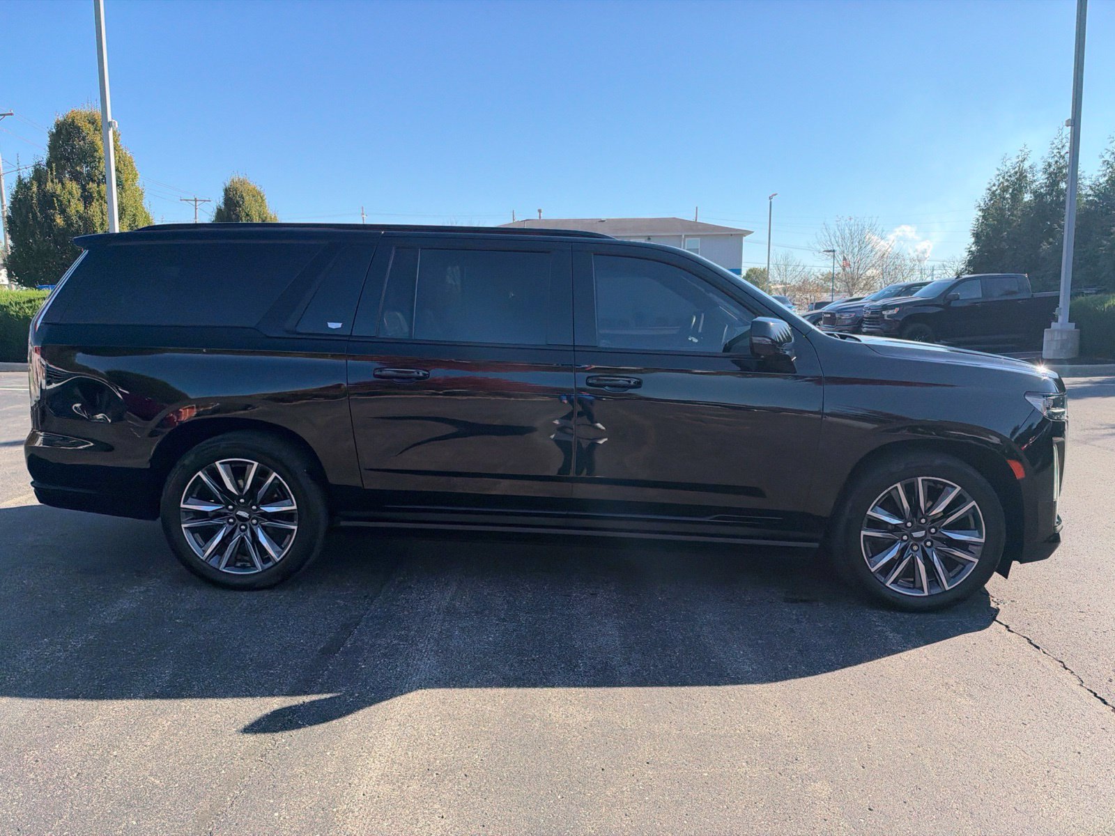 Used 2022 Cadillac Escalade ESV Sport Platinum w/ Heavy-Duty Trailer Package AWD/4WD image 6