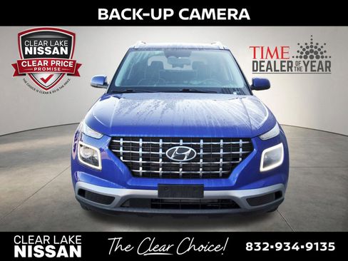 Used 2024 Hyundai Venue Limited FWD image 2