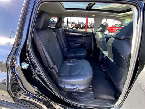 Used 2023 Toyota Highlander Platinum image 20