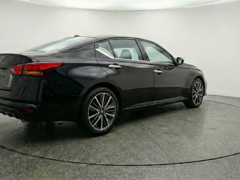 Used 2025 Nissan Altima 2.5 SV FWD image 9