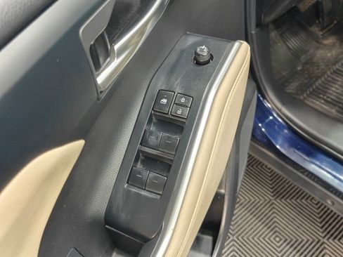 Used 2023 Toyota Highlander XLE AWD/4WD image 48
