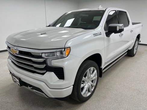 Used 2023 Chevrolet Silverado 1500 High Country w/ High Country Premium Package image 4