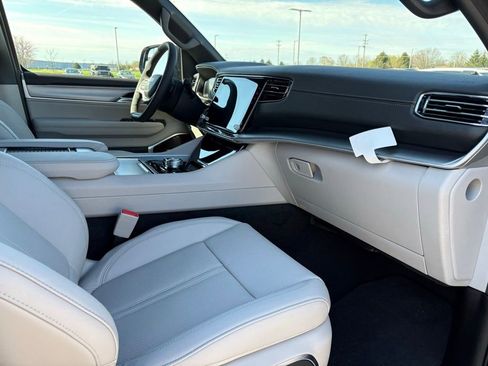 New 2026 Jeep Grand Wagoneer Limited image 14