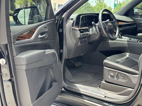 Certified 2024 Cadillac Escalade ESV Premium Luxury w/ Performance Package AWD/4WD image 13