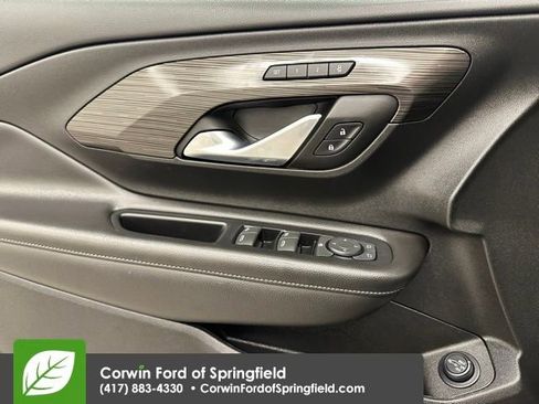 Used 2023 GMC Terrain SLT image 33