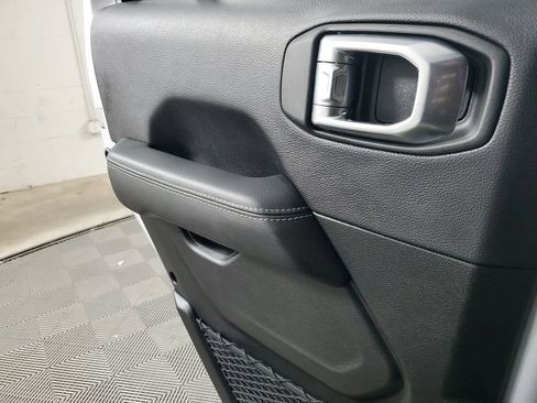 Used 2023 Jeep Wrangler Unlimited Sahara w/ Cold Weather Group image 16