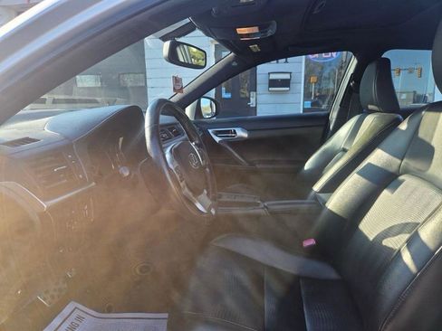 Used 2013 Lexus CT 200h w/ Premium Pkg w/Backup Camera FWD image 26