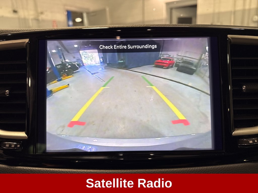 Used 2023 Chrysler Pacifica Touring-L FWD image 13