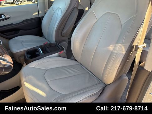 Used 2017 Chrysler Pacifica Touring-L image 37